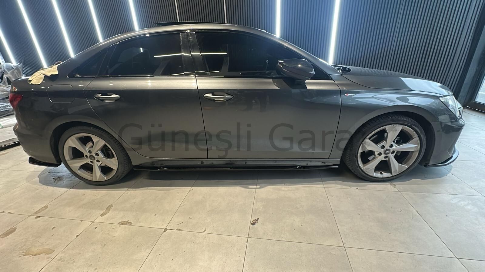 Audi 2024 Sedan Yan Marşpiyel (Plastik) (Piano Black Boyalı)