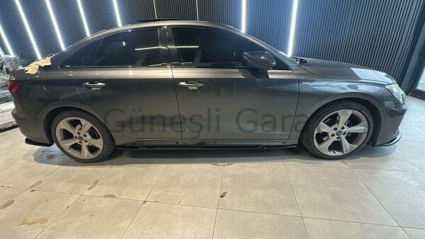 Audi 2024 Sedan Yan Marşpiyel (Plastik) (Piano Black Boyalı)