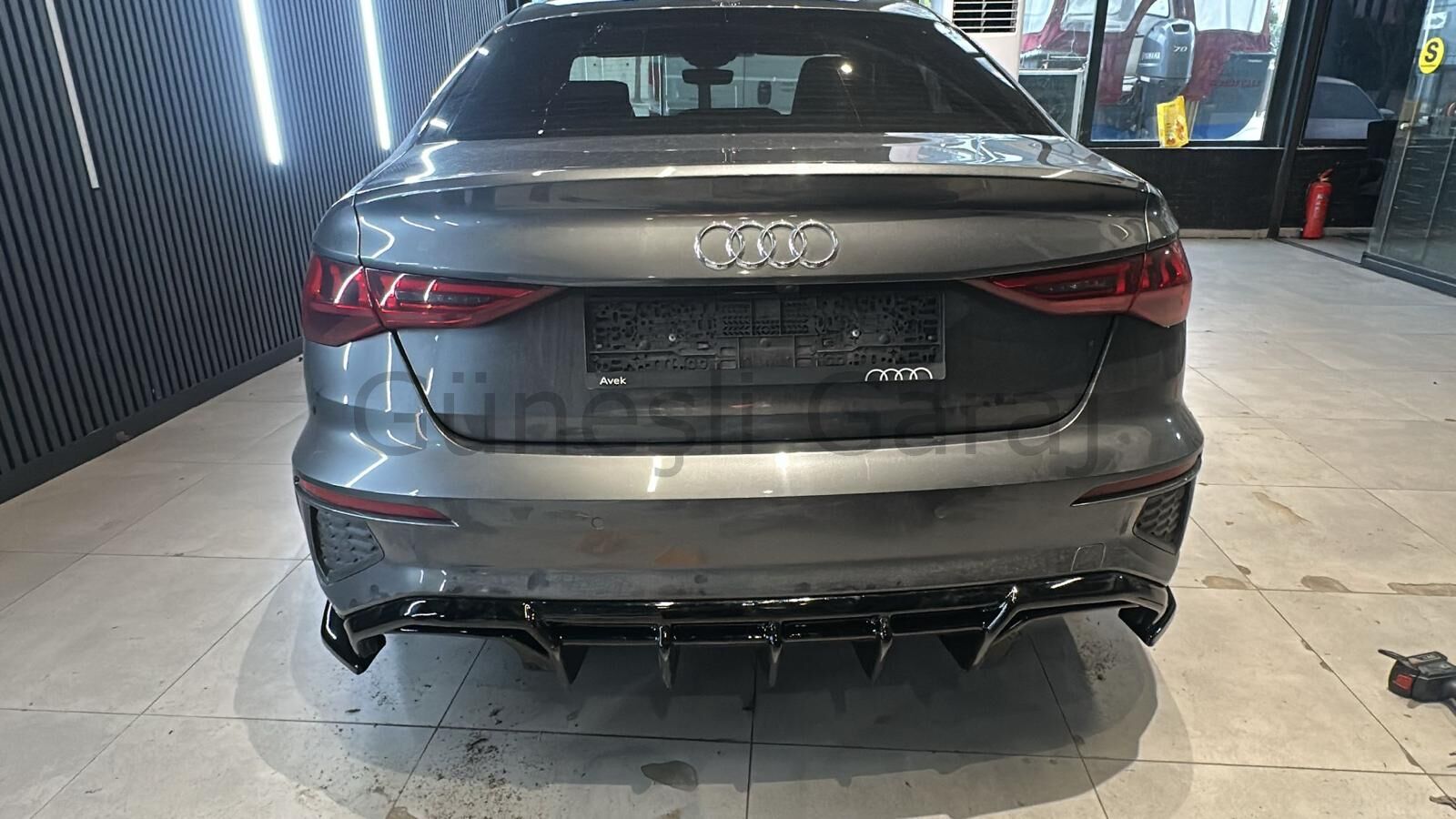 Audi 2024 Sedan Difüzör (Plastik) (Piano Black Boyalı)