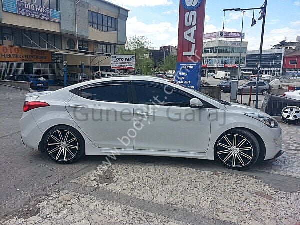 Hyundai Elantra 2011-2015 Marşpiyel (Plastik)
