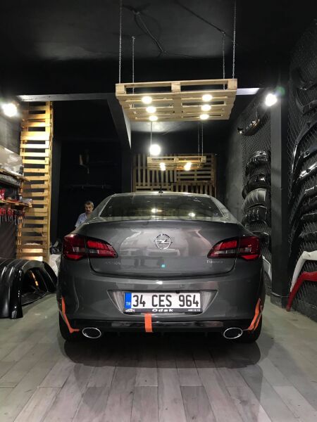 Opel Astra J Sedan Egzoz Görünümlü Difüzör (Plastik)