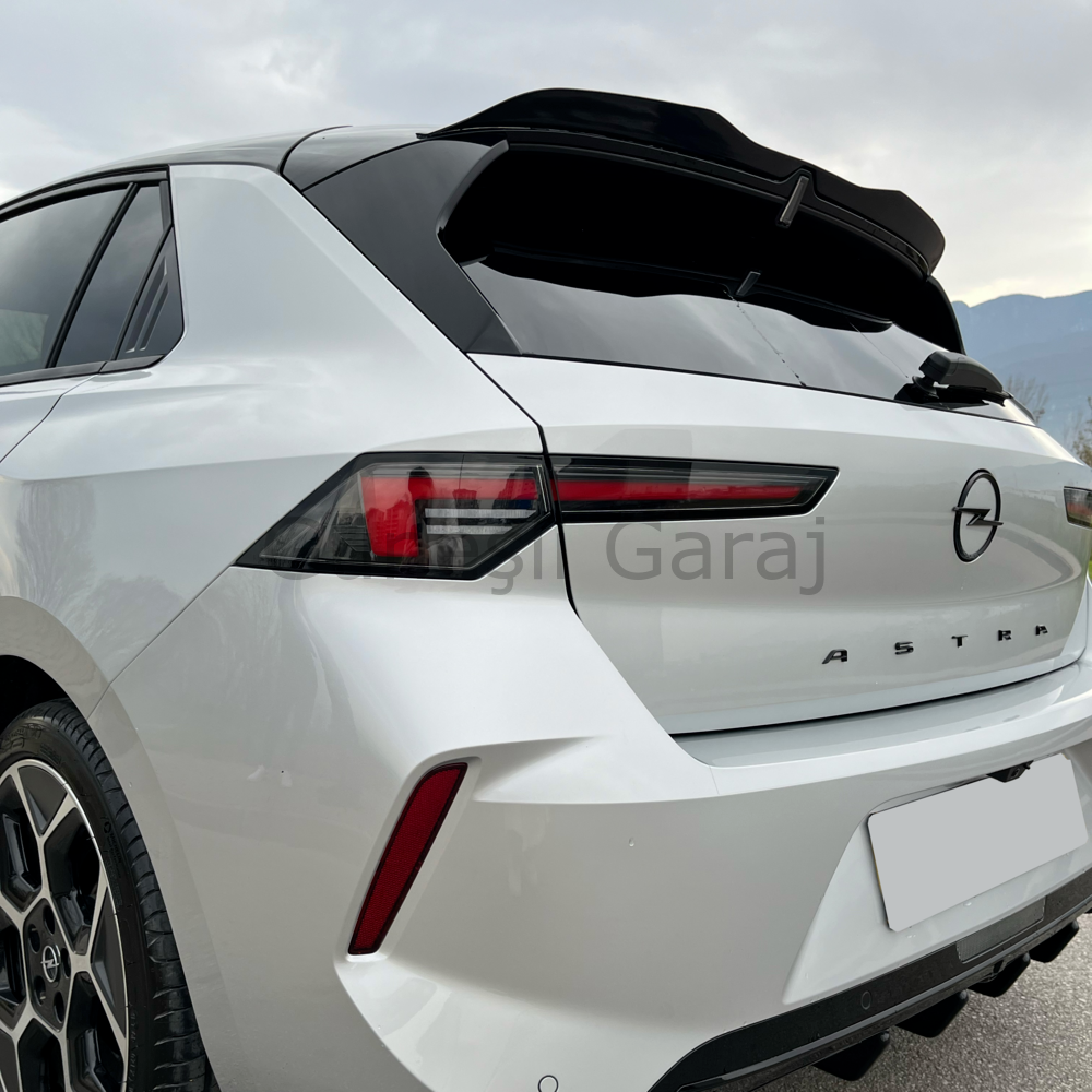 Opel Astra L Spoiler (Plastik) (Piano Black Boyalı)