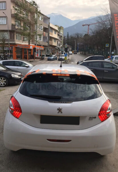 Peugeot 208 Spoyler Kapağı