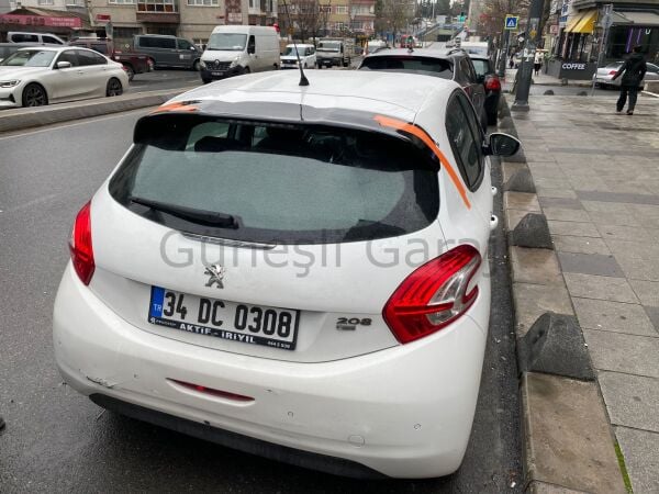 Peugeot 208 Spoyler Kapağı