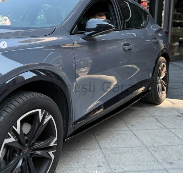 Cupra Formentor Yan Marşpiyel (Plastik) (Parlak Siyah Boyalı)