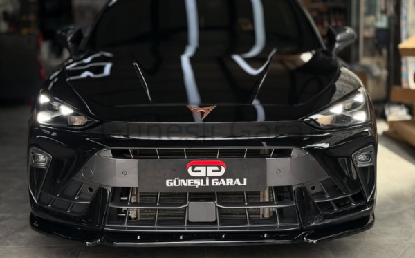 Cupra Leon Ön Lip (Plastik) (Parlak Siyah Boyalı)