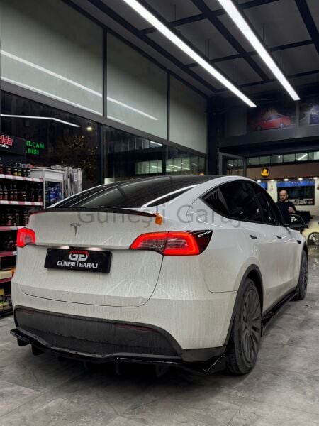 Tesla Model Y Difüzör (Plastik) (Parlak Siyah Boyalı)