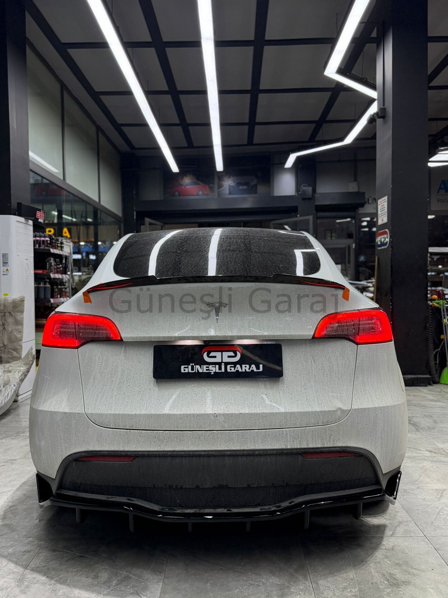 Tesla Model Y Difüzör (Plastik) (Parlak Siyah Boyalı)