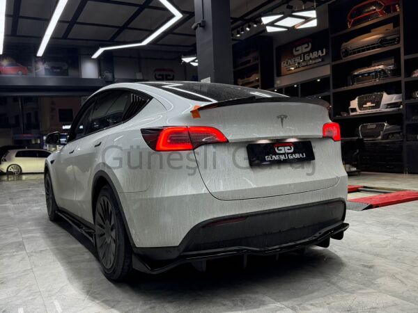 Tesla Model Y Spoiler (Plastik) (Parlak Siyah Boyalı)