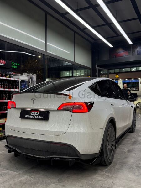 Tesla Model Y Spoiler (Plastik) (Parlak Siyah Boyalı)