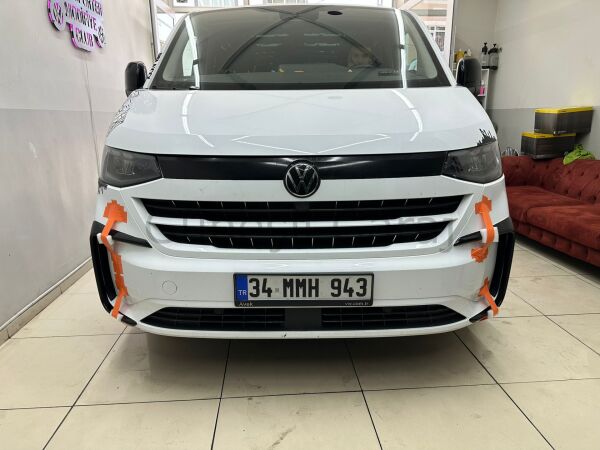 Volkswagen Transporter 2025 Ön Flap (Plastik) (Parlak Siyah Boyalı)