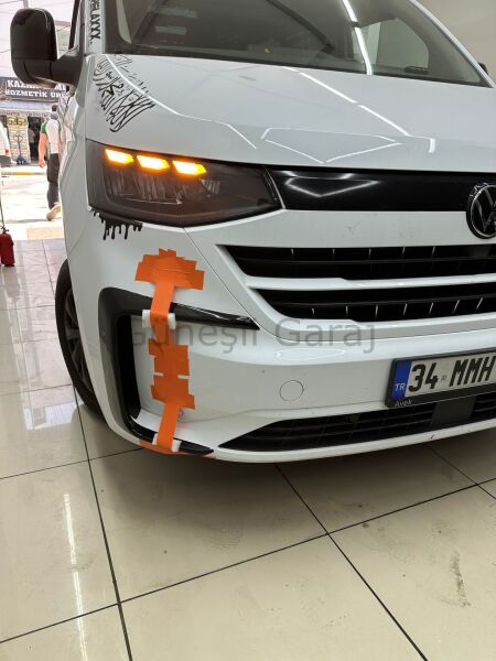 Volkswagen Transporter 2025 Ön Flap (Plastik) (Parlak Siyah Boyalı)