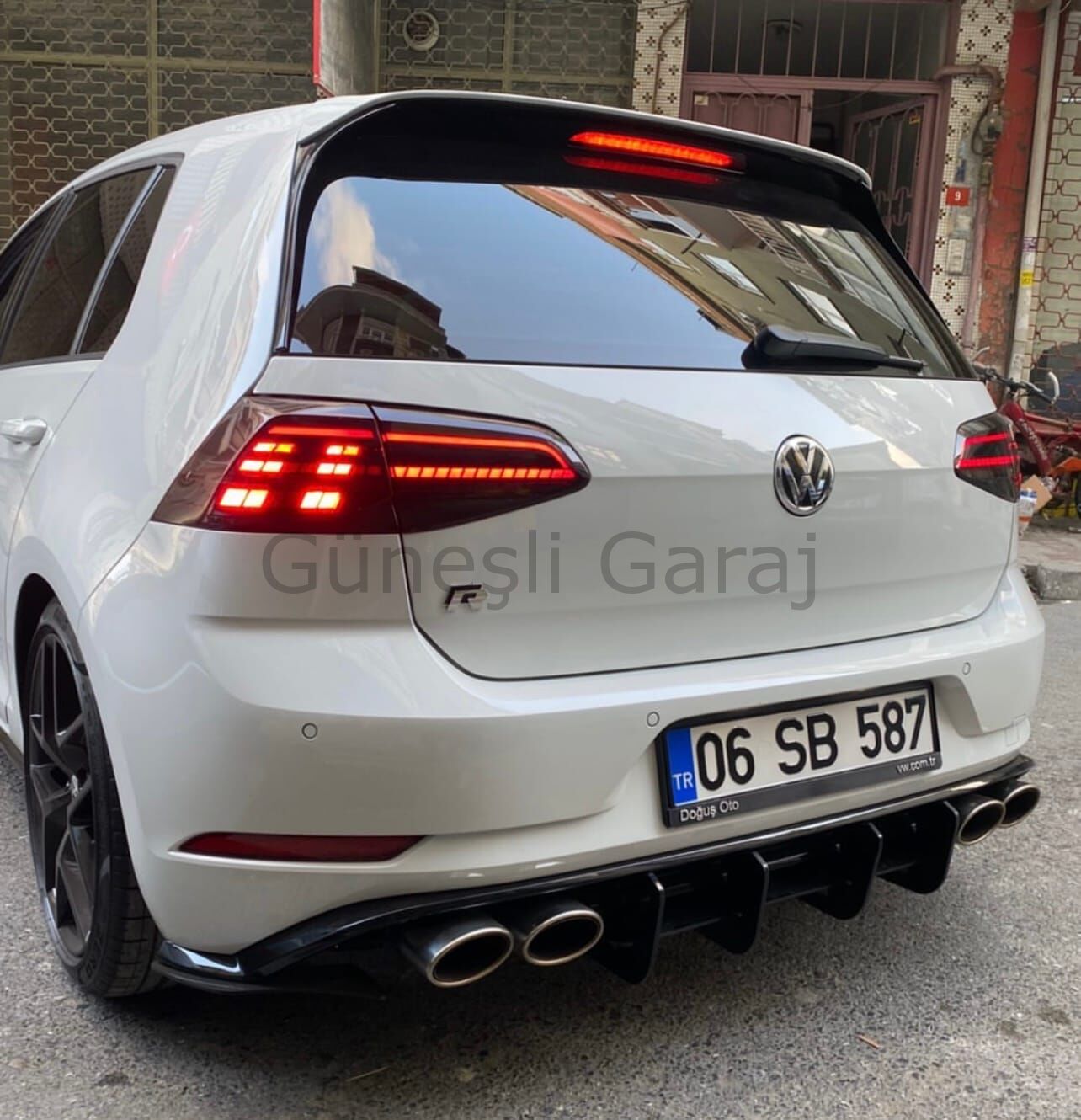 Volkswagen Golf Mk7,5 R Difüzör Flap Takımı 4 Parça (Plastik) (Parlak siyah boyalıdır. Aparatları dahildir.)