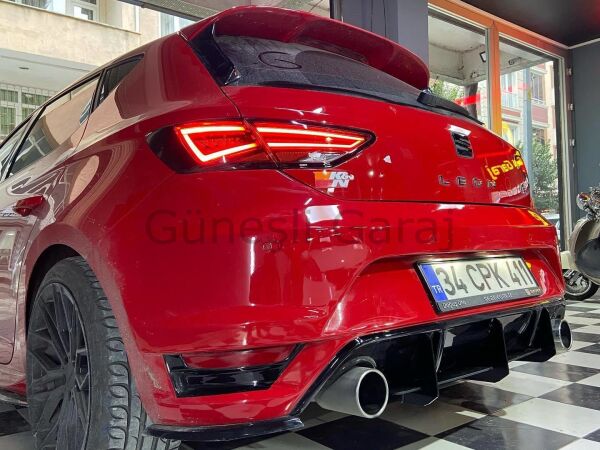 Seat Leon Mk3 Aero Tampon için Flap 4 Parça (Plastik) (Parlak siyah boyalıdır. Aparatları dahildir.)
