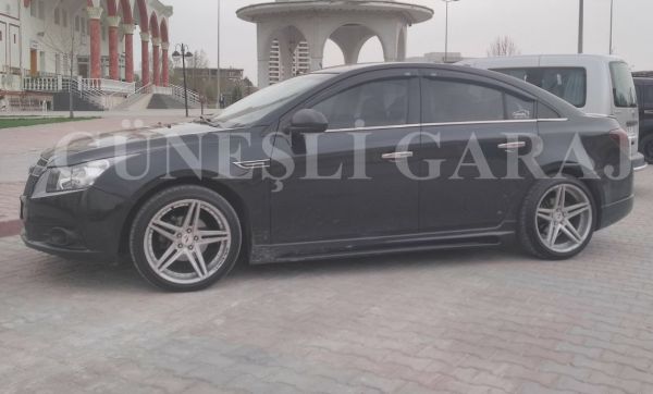Chevrolet Cruze Rieger Marşpiyel (Plastik)