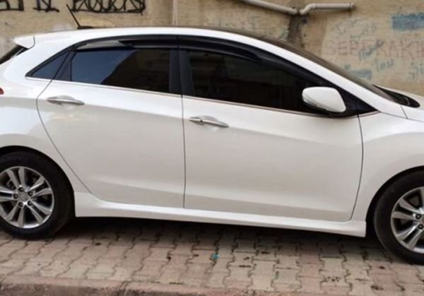 Hyundai i30 Yan Marşpiyel (Plastik)
