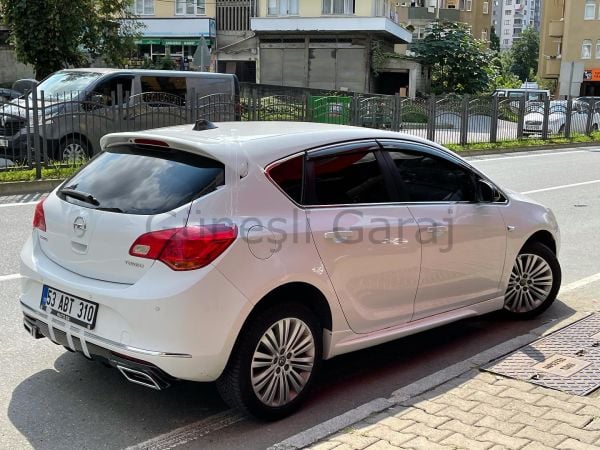 Opel Astra J Egzoz Görünümlü Difüzör (Plastik)