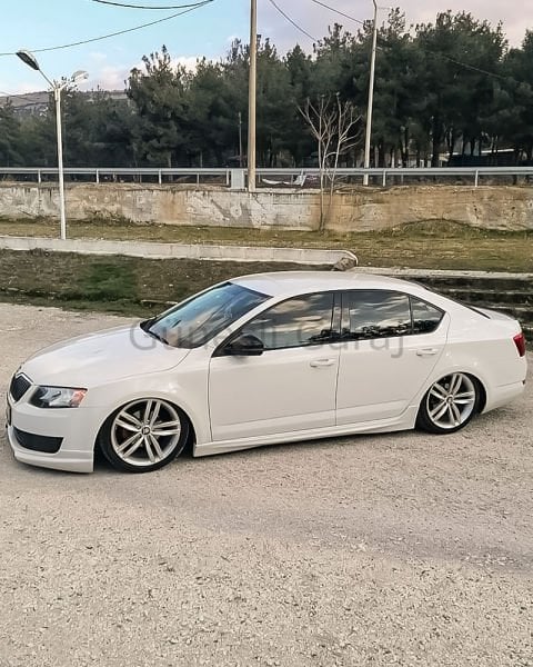 Skoda Octavia Yan Marşpiyel (Plastik)