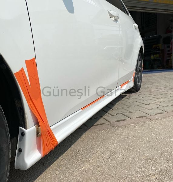 Toyota Corolla Custom Yan Marşpiyel (Plastik)