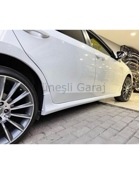Toyota Corolla Yan Marşpiyel (Plastik)