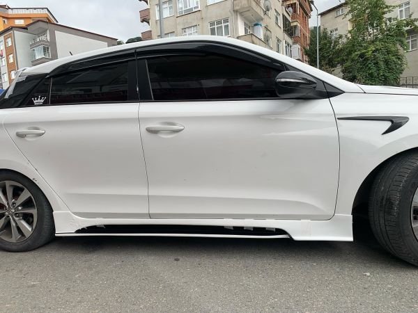 Hyundai i20 Custom Marşpiyel (Plastik)