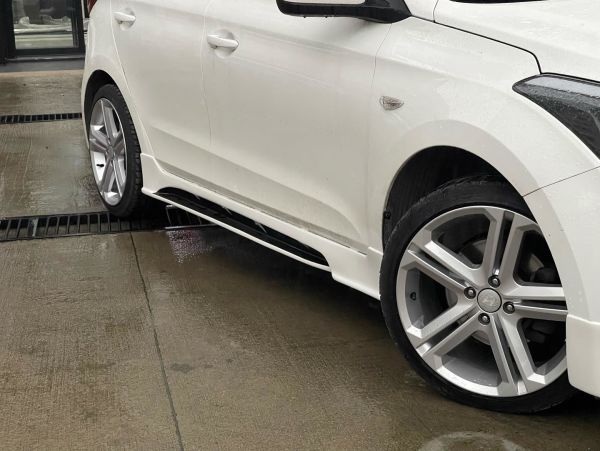 Hyundai i20 Custom Marşpiyel (Plastik)