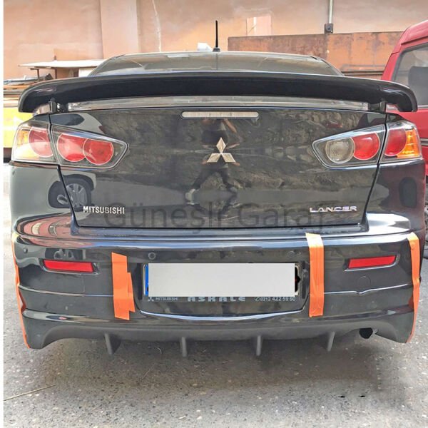 Mitsubishi Lancer Evo Arka Ek (Plastik)