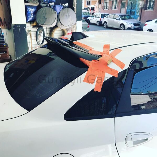 Fiat Linea Cam Üstü Spoiler (Plastik)